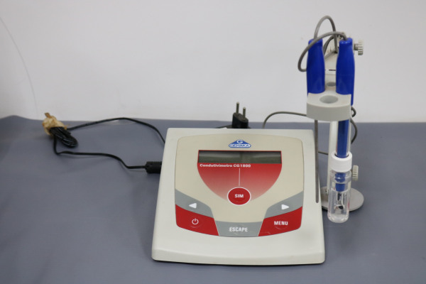 Condutivímetro marca Gehaka, modelo CG 1800.JPG